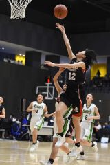 女子１回戦・帯大谷（黒ユニホーム）―小樽双葉