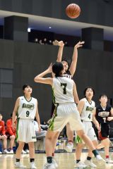 女子１回戦・帯大谷（黒ユニホーム）―小樽双葉