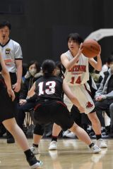 女子２回戦・帯大谷（白ユニホーム）―滝川（黒ユニホーム）