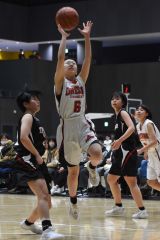 女子２回戦・帯大谷（白ユニホーム）―滝川（黒ユニホーム）