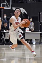 女子準々決勝・帯大谷（白ユニホーム）―東海大札幌（黒ユニホーム）