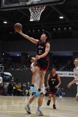 男子準々決勝・帯大谷（白ユニホーム）―白樺学園（紺ユニホーム）