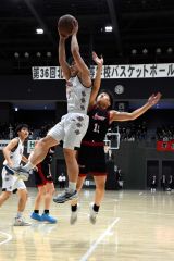 男子準々決勝・帯大谷（白ユニホーム）―白樺学園（紺ユニホーム）