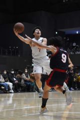 男子準々決勝・帯大谷（白ユニホーム）―白樺学園（紺ユニホーム）