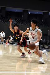 男子準々決勝・帯大谷（白ユニホーム）―白樺学園（紺ユニホーム）