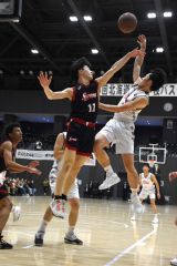 男子準々決勝・帯大谷（白ユニホーム）―白樺学園（紺ユニホーム）