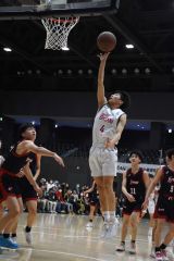 男子準々決勝・帯大谷（白ユニホーム）―白樺学園（紺ユニホーム）