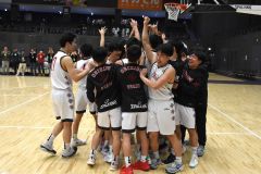 男子準々決勝・帯大谷（白ユニホーム）―白樺学園（紺ユニホーム）