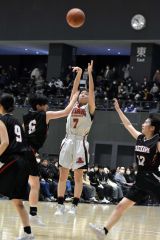 女子２回戦・帯大谷（白ユニホーム）―滝川（黒ユニホーム）