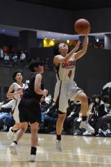 女子２回戦・帯大谷（白ユニホーム）―滝川（黒ユニホーム）