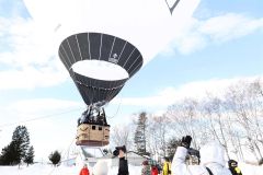 空からおうちも見つけたよ　愛国小１２０周年で熱気球体験