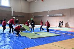 厳寒期の避難、町民９８人体験　池田で冬季初訓練 3