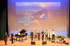 美しい写真と音楽で来場者を楽しませたジュエリーアイスライブ（仁藤正憲さん提供）