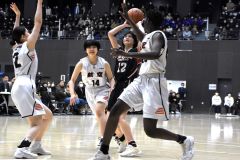 女子準決勝・帯大谷（黒ユニホーム）―日本航空北海道