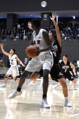 女子準決勝・帯大谷（黒ユニホーム）―日本航空北海道