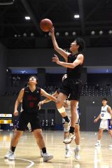 男子準決勝・帯大谷（黒ユニホーム）―東海大札幌