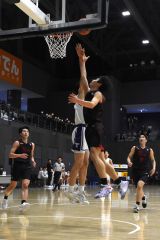 男子準決勝・帯大谷（黒ユニホーム）―東海大札幌