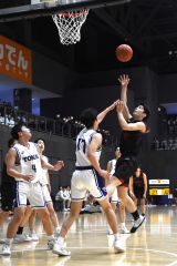 男子準決勝・帯大谷（黒ユニホーム）―東海大札幌