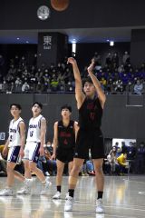 男子準決勝・帯大谷（黒ユニホーム）―東海大札幌