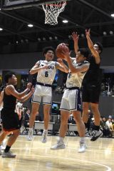 男子準決勝・帯大谷（黒ユニホーム）―東海大札幌