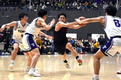 男子準決勝・帯大谷（黒ユニホーム）―東海大札幌