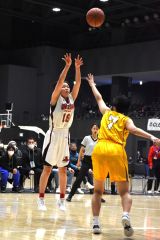 女子３位決定戦・帯大谷（白ユニホーム）―札幌東商