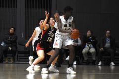 女子準決勝・帯大谷（黒ユニホーム）―日本航空北海道