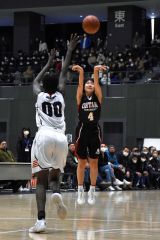 女子準決勝・帯大谷（黒ユニホーム）―日本航空北海道