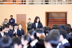 笑顔で入場する蝦名選手