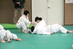 柔道五輪メダリストらから技学ぶ　本別勇足中 10