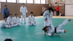 柔道五輪メダリストらから技学ぶ　本別勇足中 6