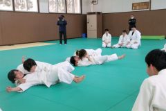 柔道五輪メダリストらから技学ぶ　本別勇足中 8