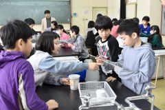 水が一瞬で氷に　理科実験で驚き　啓北小