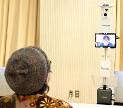 ドクターカートで公立芽室病院にいる亀田医師に健康相談をする町民