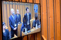 議会で実際に使用されるモニターも使用して本番さながらの議会を体験