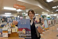 １０種類のデザインが用意されている映画「おしゃべりな写真館」の前売り券