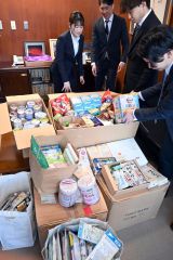 利用者から集まった食料品や日用品など約１５０キロの善意