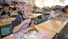 ぷりぷり食感のツブカレー提供　広尾ふるさと給食 3