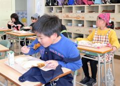 ぷりぷり食感のツブカレー提供　広尾ふるさと給食 7