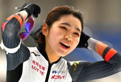 【女子５００メートル】３９秒８０のタイムで笑顔がこぼれる野明花菜（金野和彦撮影）