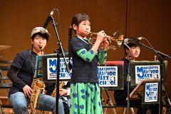 ジャズフェスで演奏するまくべつジュニアジャズスクールの子どもたち
