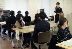 客室乗務員から接客術学ぶ　豊頃町職員 2