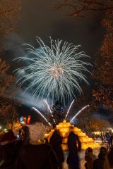 芽室の冬の夜空を花火が彩り、イベントのラストを盛大に飾った
