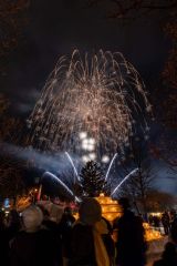 芽室の冬の夜空を花火が彩り、イベントのラストを盛大に飾った