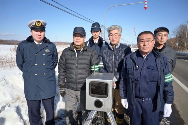 【写真】計測できませんが…減速効果は太鼓判? 広尾署がオービスの手作り「ダミー」