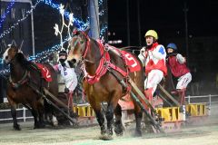 ２歳（明け３歳）世代最強牝馬を決める「黒ユリ賞」を圧勝したスマイルカナと西騎手