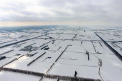 上空５００メートルから見た白銀の十勝平野（大健太郎撮影）