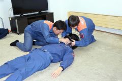 バイク事故を想定して訓練に励む士幌町消防署員