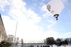 １２０周年を記念して行われた熱気球の搭乗体験会。空から愛国の町を眺めた（２月４日）