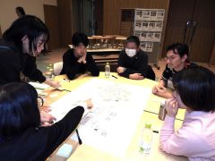 どんな管理棟にしたいか話し合う参加者たち